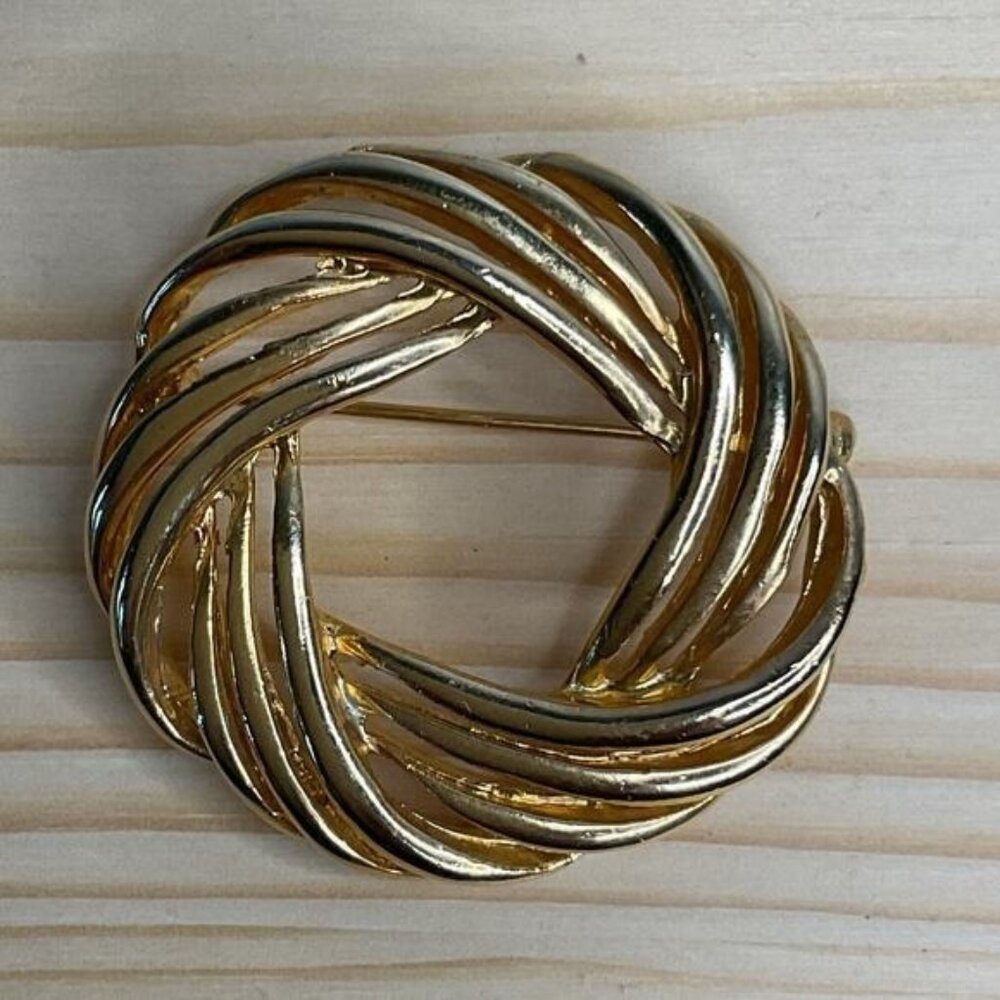 Vintage Gold-Tone Twisted Rope Circular Brooch Pin